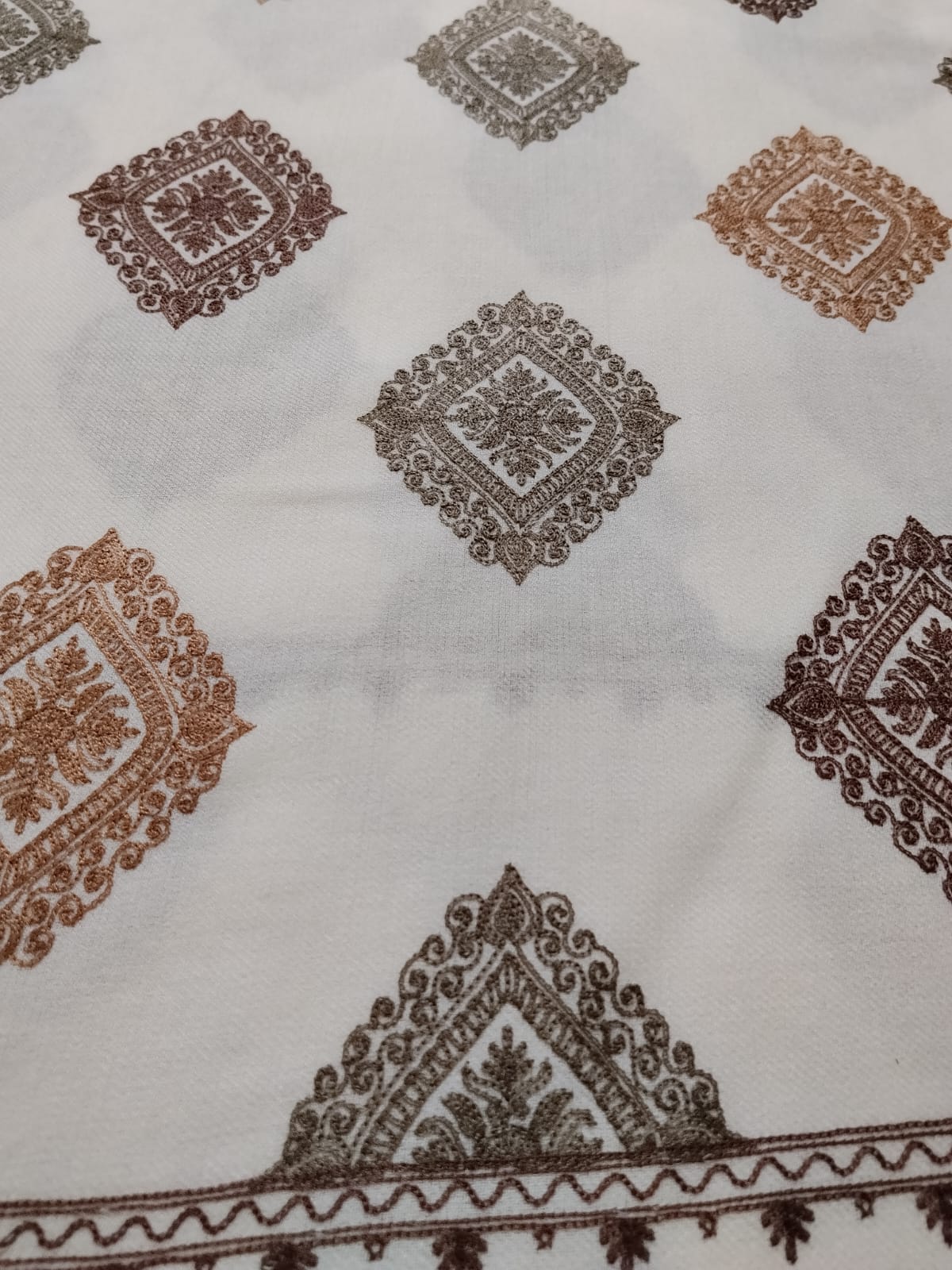 Naqsh-e-Aari Shawl(AR-604)