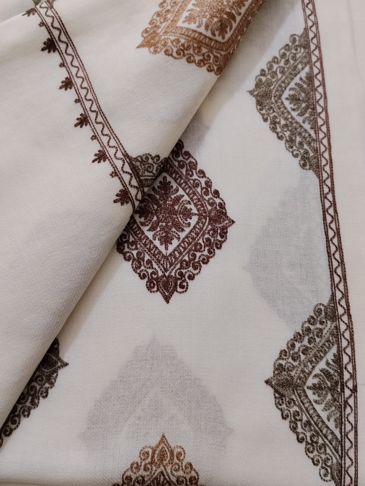 Naqsh-e-Aari Shawl(AR-604)