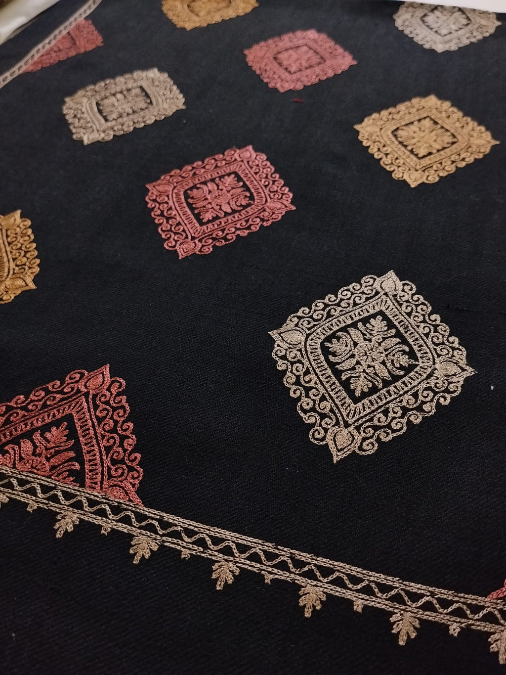 Naqsh-e-Aari Shawl(AR-604)