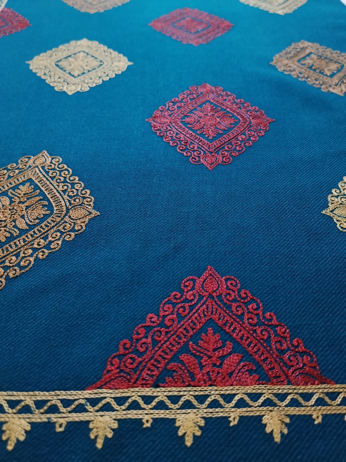 Naqsh-e-Aari Shawl(AR-604)