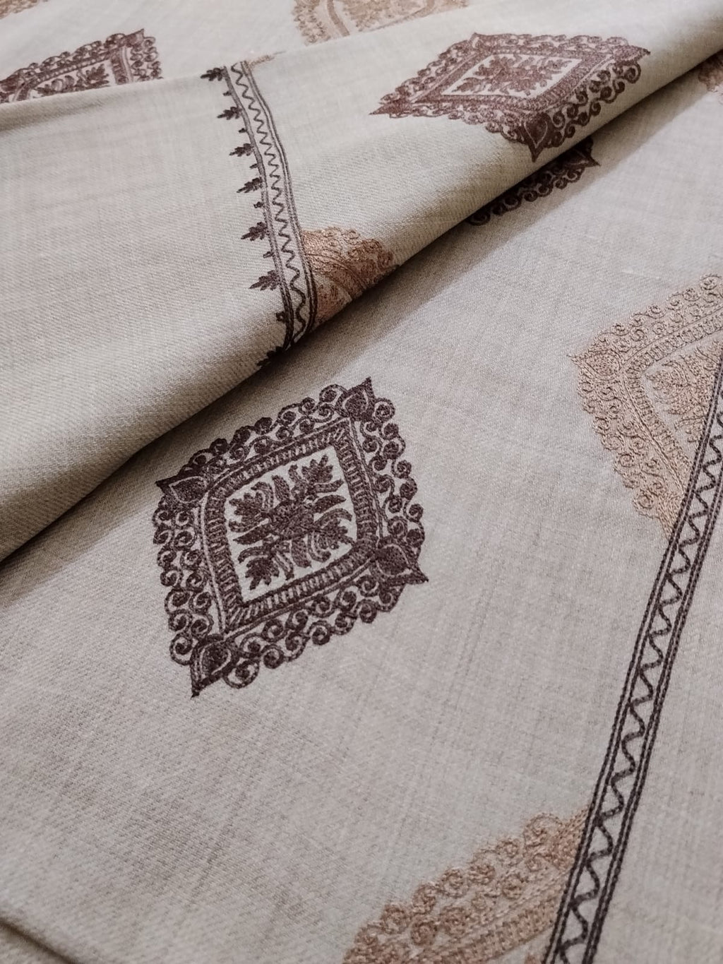 Naqsh-e-Aari Shawl(AR-604)