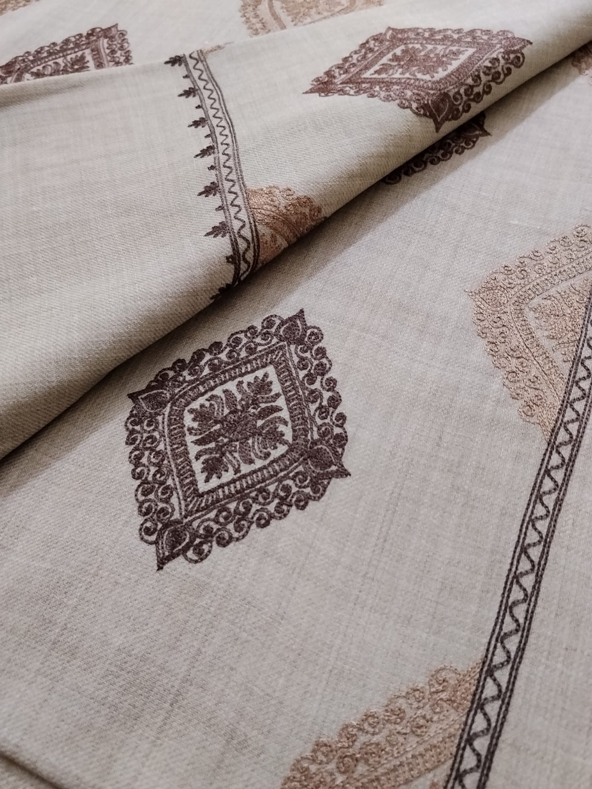 Naqsh-e-Aari Shawl(AR-604)