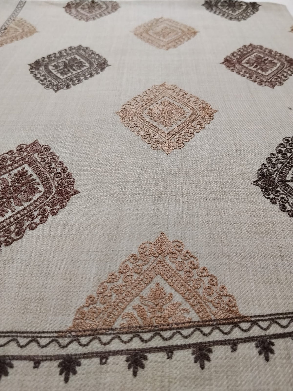 Naqsh-e-Aari Shawl(AR-604)