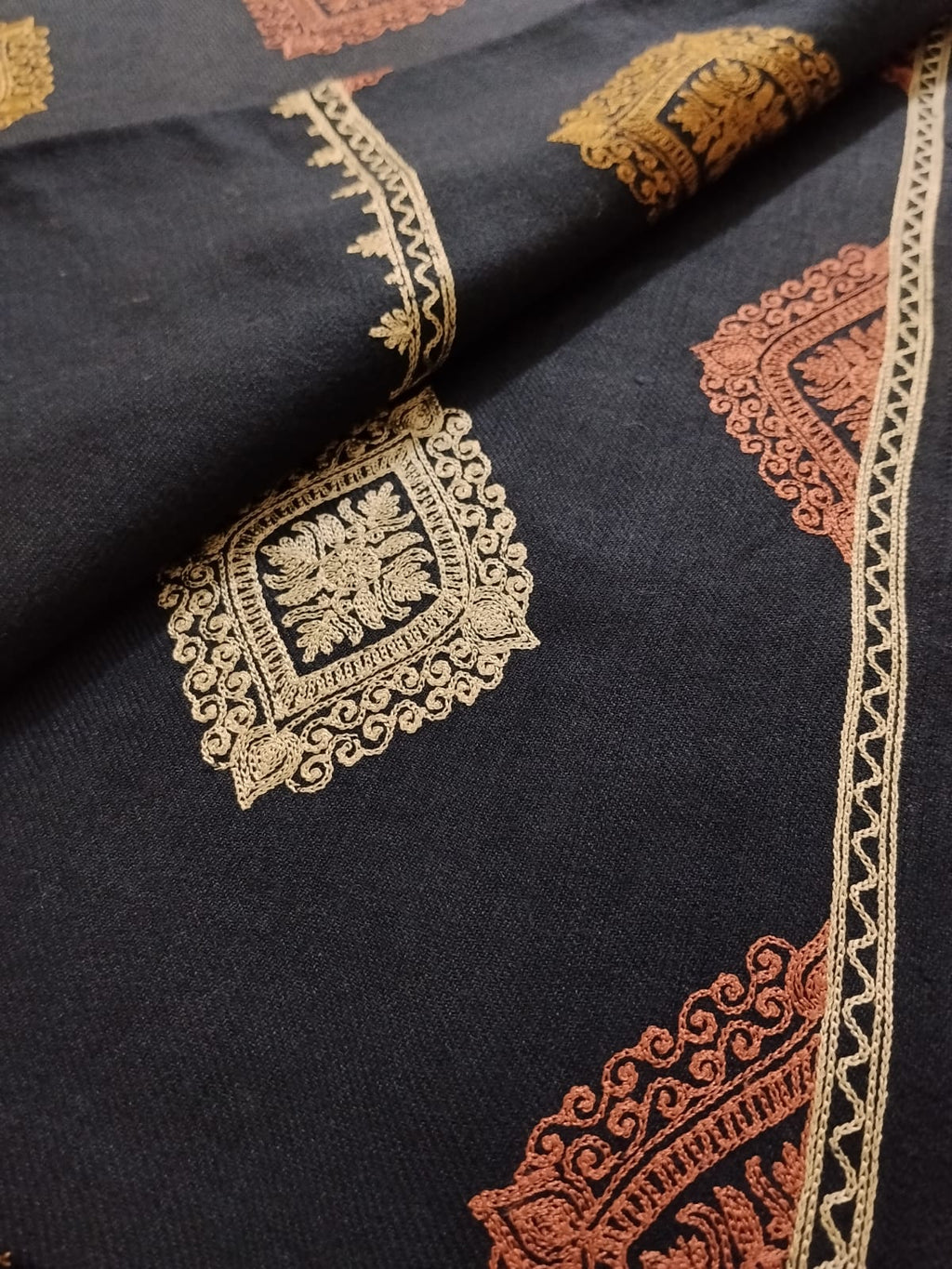 Naqsh-e-Aari Shawl(AR-604)