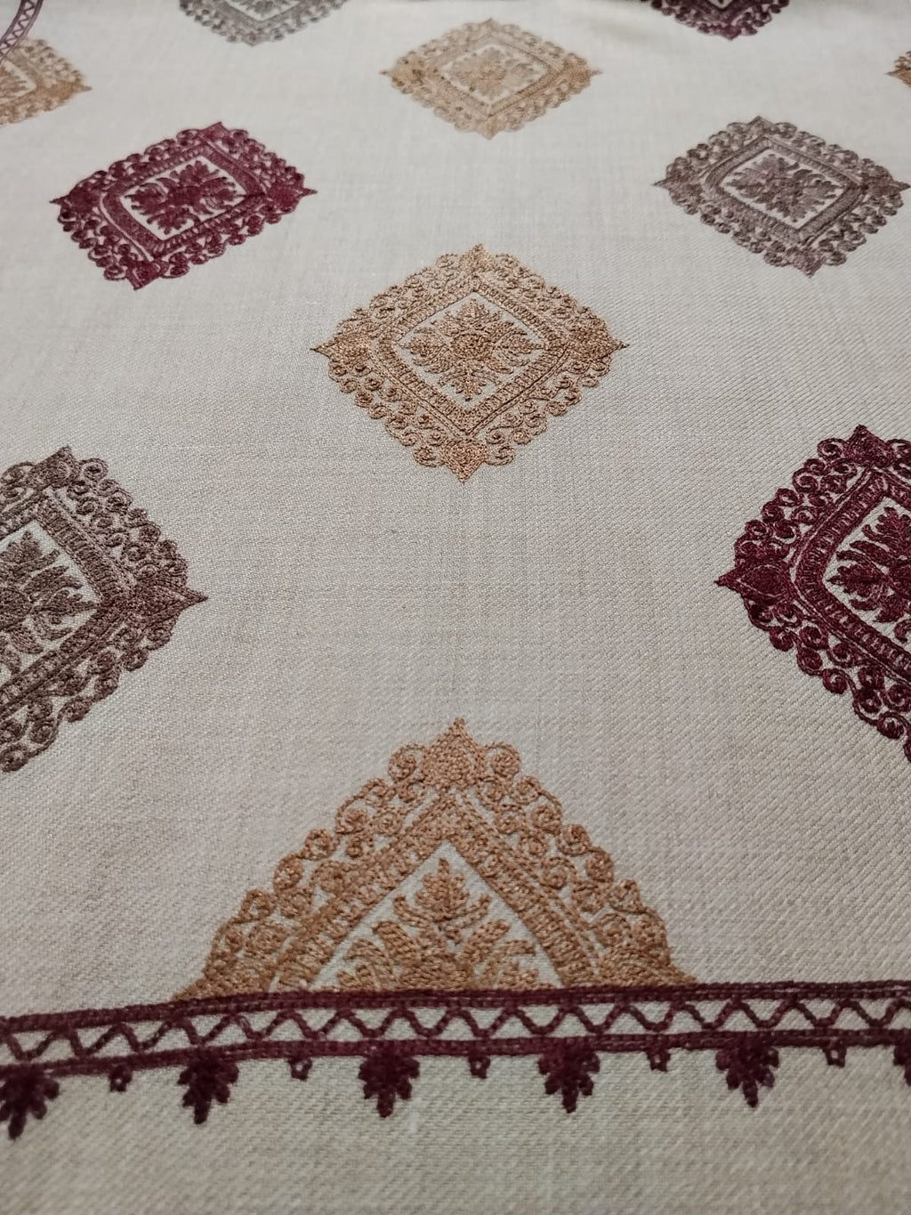 Naqsh-e-Aari Shawl(AR-604)
