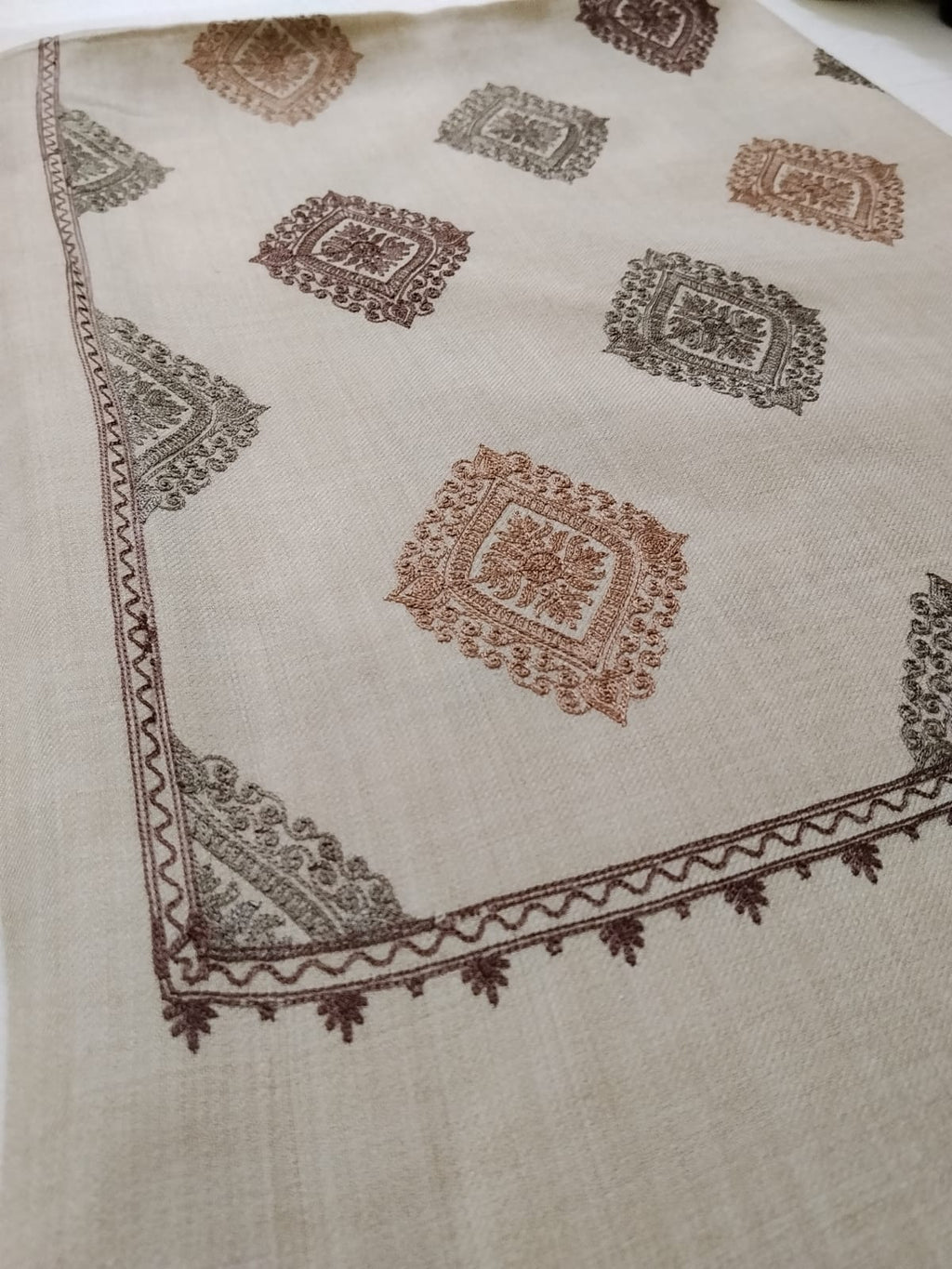 Naqsh-e-Aari Shawl(AR-604)